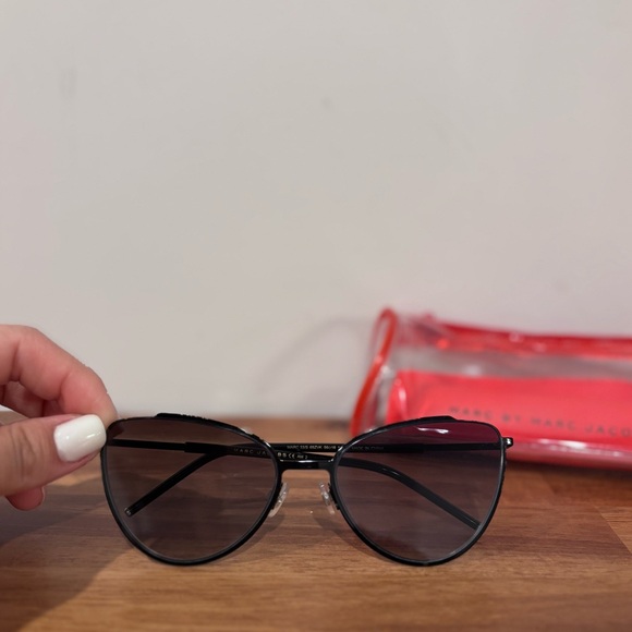 Marc by Marc Jacobs Black Cat Eye Sunglasses w/ Red Case 100% Authentic Women's - Picture 15 of 16